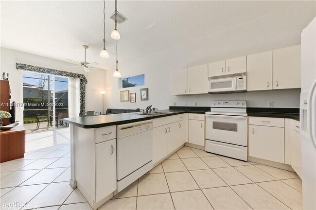 Building Photo - 3 br, 2 bath House - 3913 NW 88th Ter # O