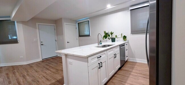 Foto del edificio - 2230 W Wilson Ave