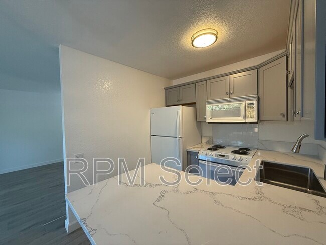 Building Photo - 2294 Woodside Ln