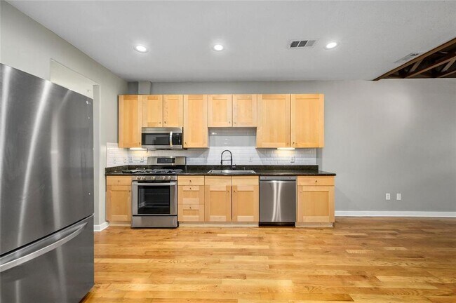 Foto del edificio - 3206 Jackson St