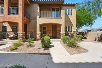 Building Photo - 2821 S Skyline Dr