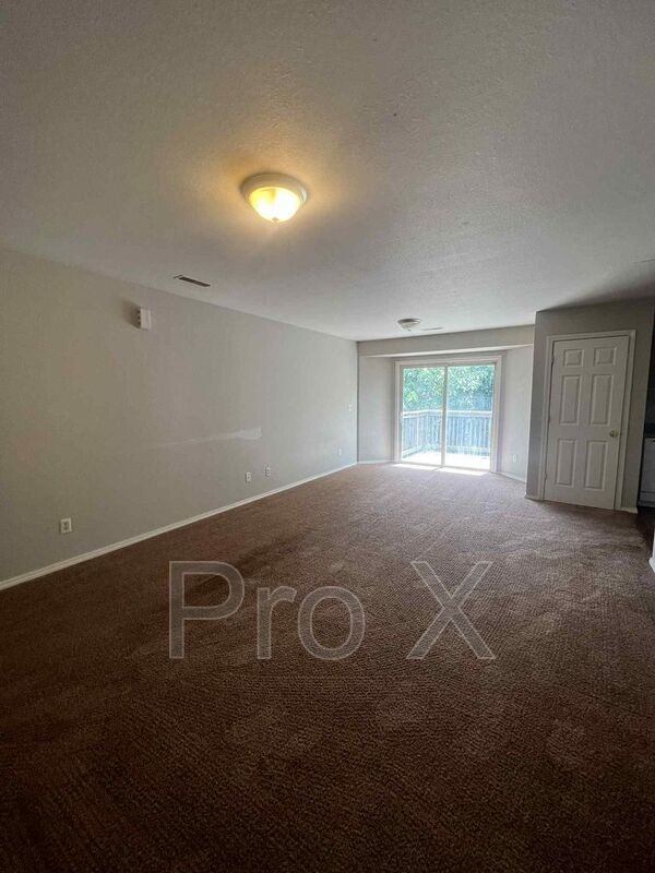 Foto del edificio - 2216 E 8th St