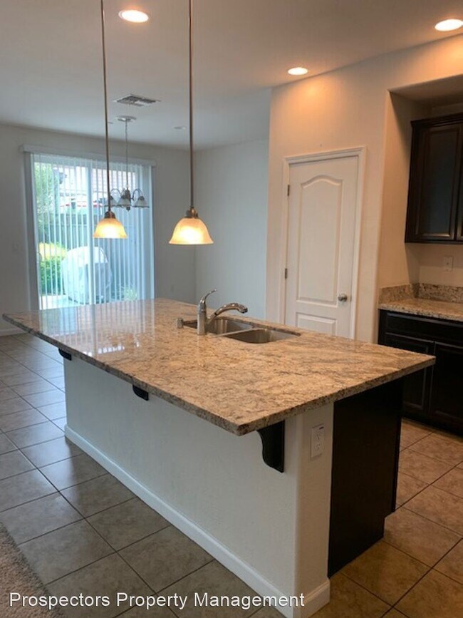 Foto del edificio - 3 br, 2.5 bath House - 18800 Nutmeg Dr