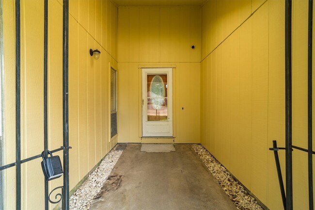Foto del edificio - 16238 Brookford Dr