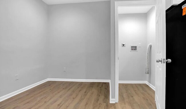 Foto del edificio - Beautifully Updated Townhome in Prime Location – Move-In Ready!