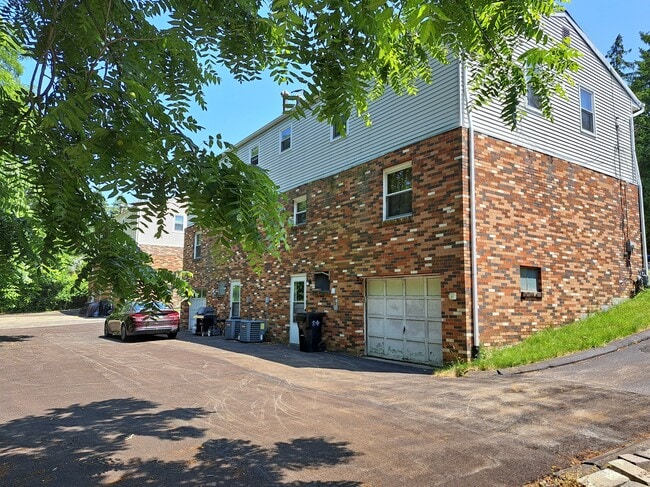 Building Photo - 382 Sunset Rd