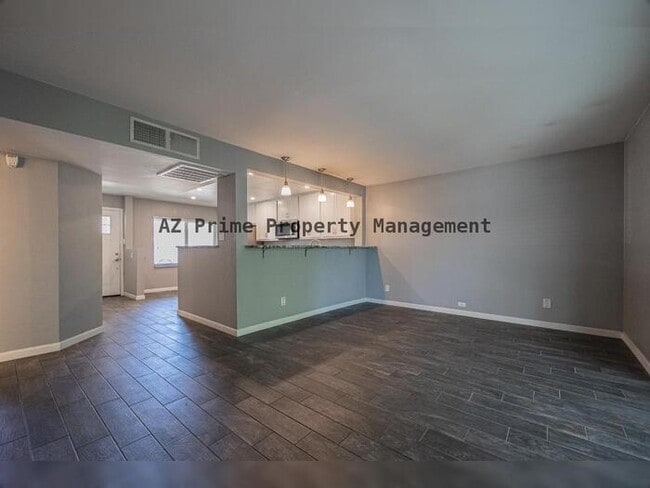 Building Photo - 6521 N 19TH DR, PHOENIX AZ