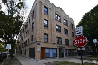 Building Photo - 2951 N Seminary