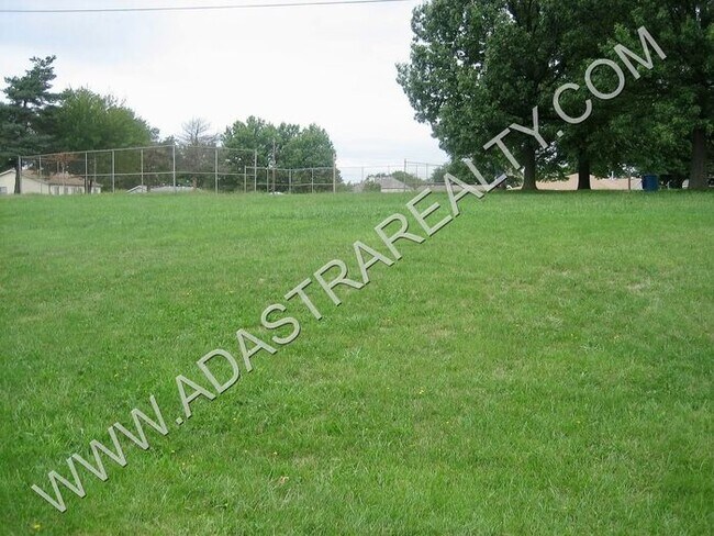 Foto del edificio - Affordable Lees Summit Duplex-Available NOW!!