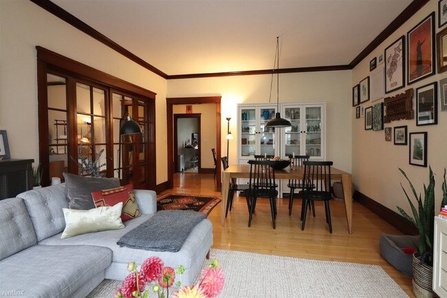 Foto del edificio - 2 br, 1 bath  - 124 Babcock St Apt 24