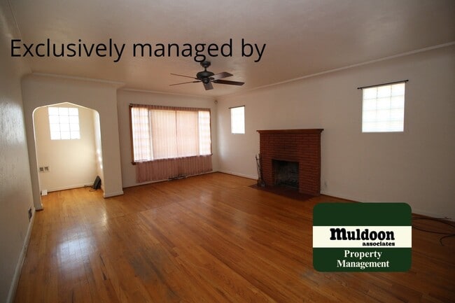 Foto del edificio - Nice Southside Home With Finished Basement! Available Soon!