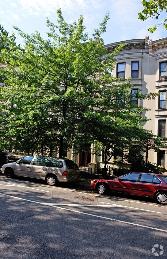Building Photo - 470 3rd St