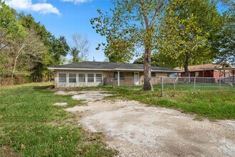 Building Photo - 110 W Pine St
