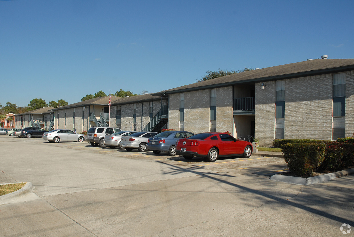 Primary Photo - Pinedale Apartments