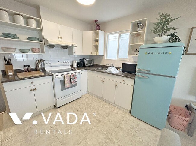 Building Photo - Furnished 2 Bed Garden Suite Rental 759B E...