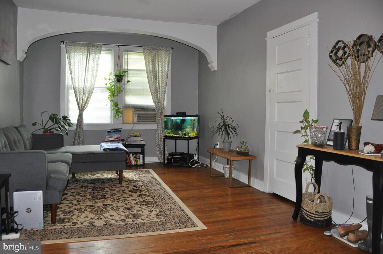 Primary Photo - 33 E Browning Rd