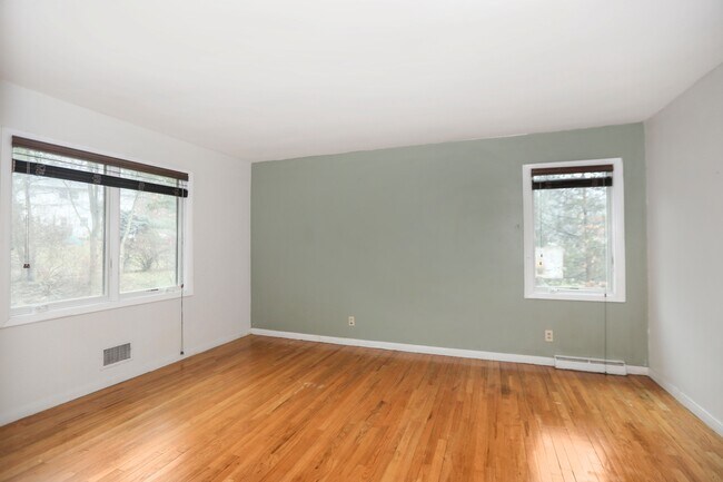 Building Photo - 27 N Star Rd