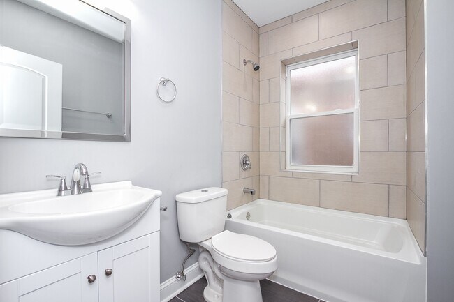 Foto del edificio - 7825 South Loomis Boulevard, Unit 1