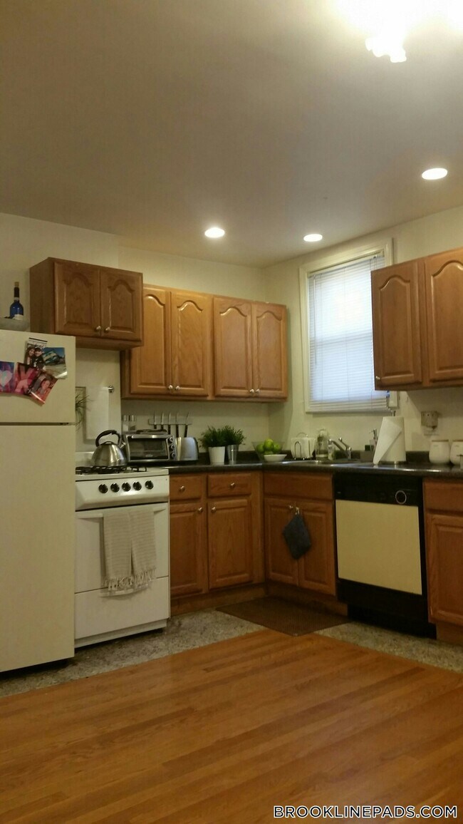 Building Photo - 214 Freeman St