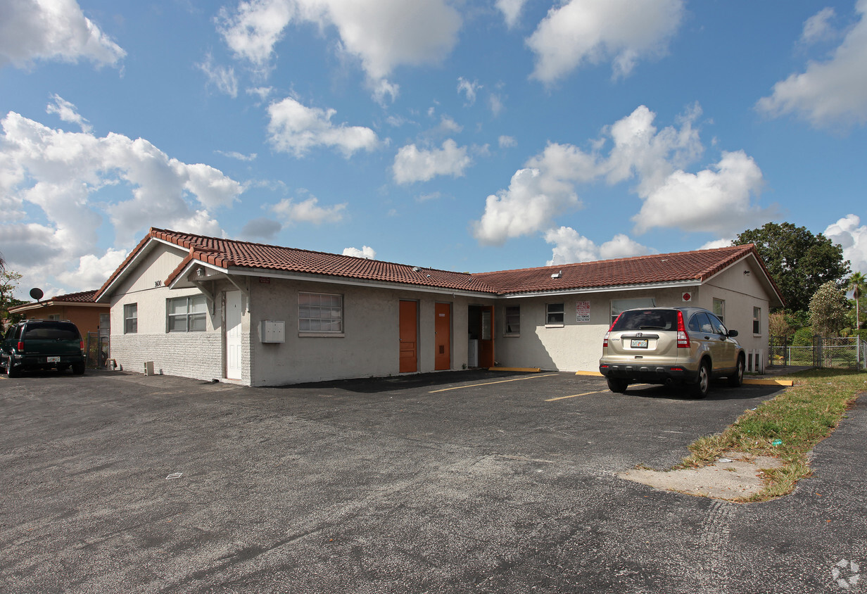 Primary Photo - 3600 Riverside Dr