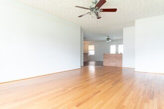 Building Photo - 10907 Doud St