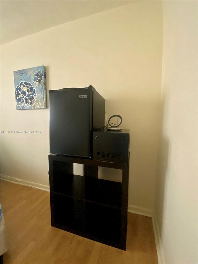 Foto del edificio - 6890 Liberty St