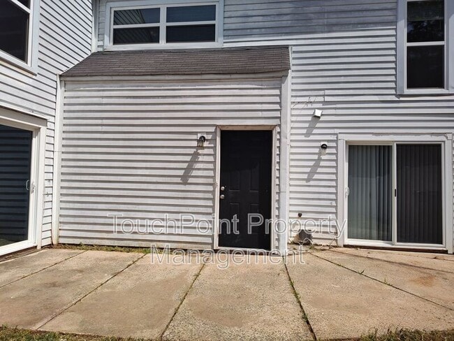 Building Photo - 7001 Stonington Ln