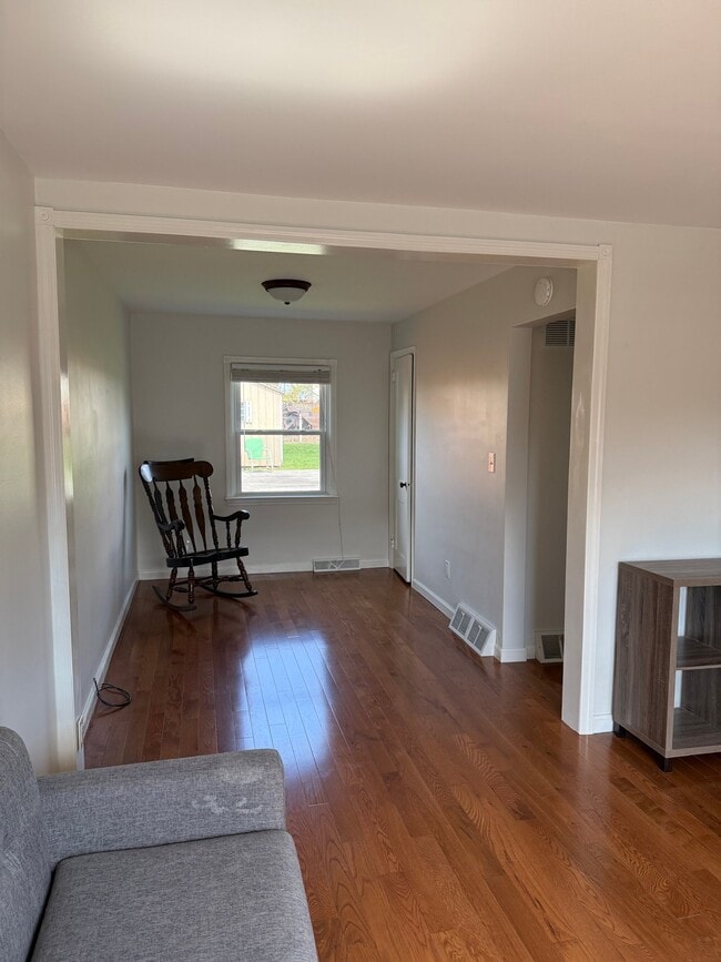 Building Photo - 46 E 2nd St