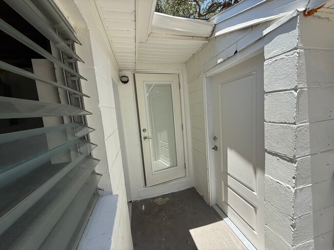 Building Photo - 4034 S Westshore Blvd