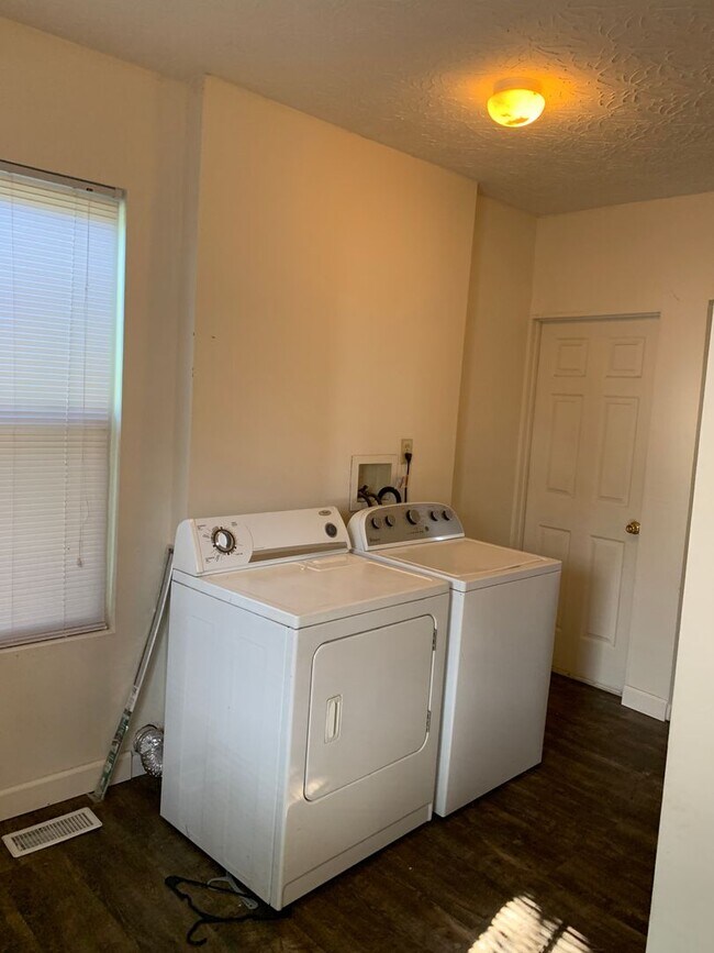 Foto del edificio - 404 Young St