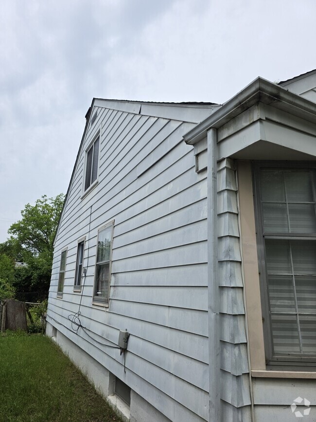 Building Photo - 20267 Ferguson St