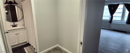 Building Photo - 12520 Edgewater Dr