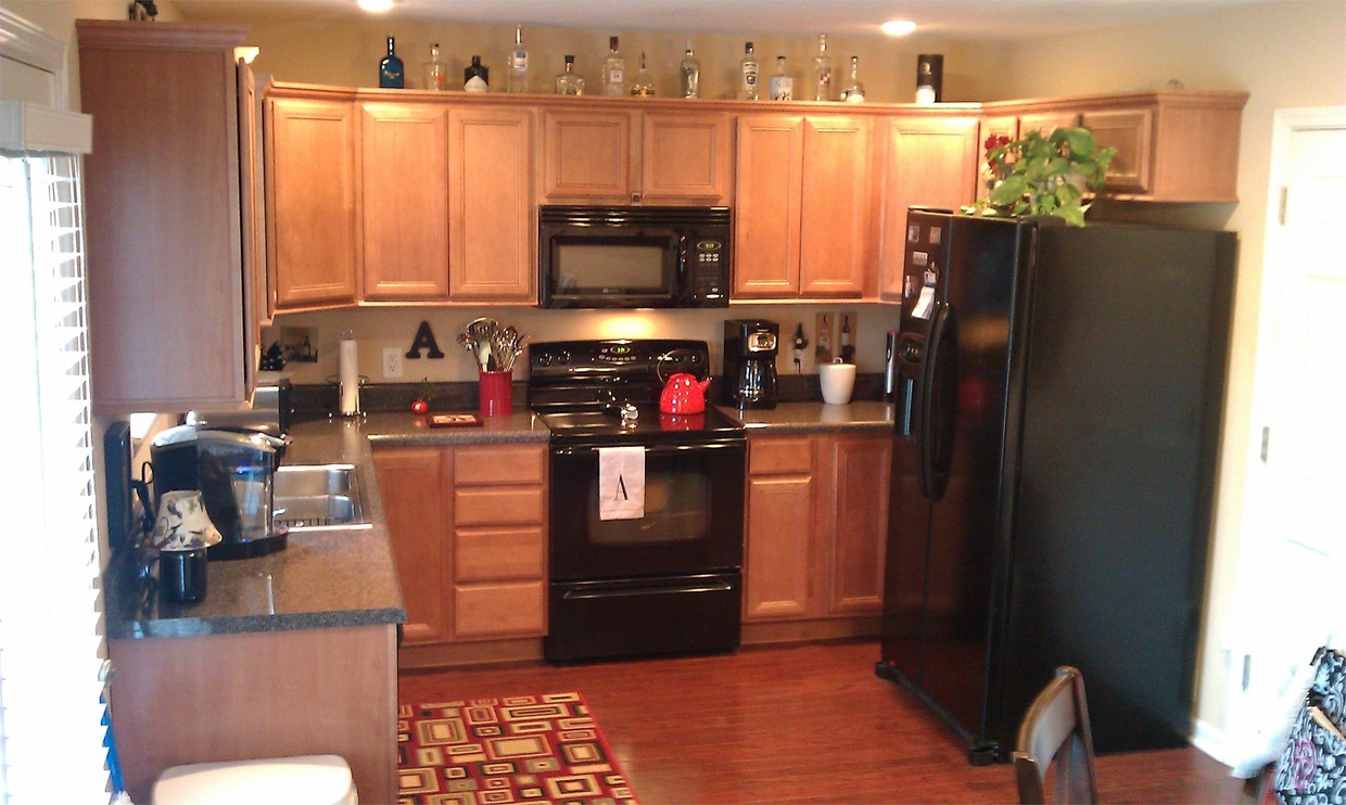 Building Photo - 864 Blue Spruce Way
