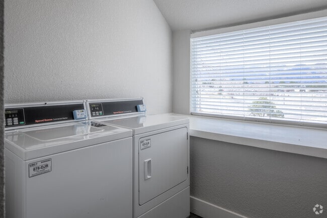 2BR, 2BA - 960SF - Parc at Prairie Grass