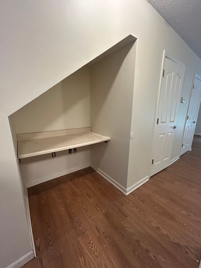 Building Photo - Carriage Hill