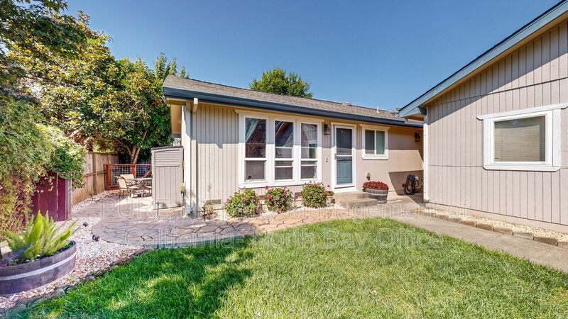 Primary Photo - 3335 Warbler Pl