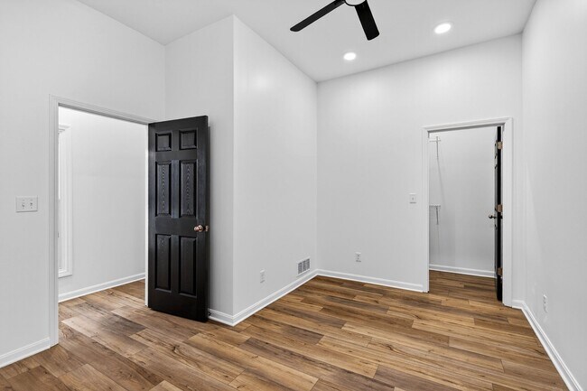 Foto del edificio - 508 Lilly Ave