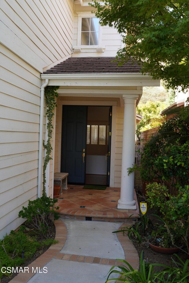 Building Photo - 3035 Hollycrest Ave