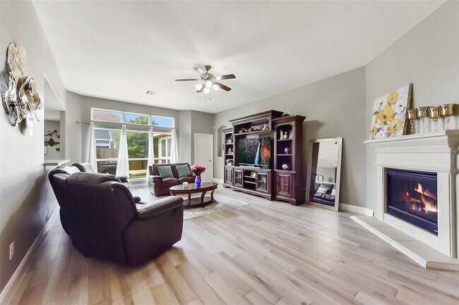 Foto del edificio - 4102 Loft Square Pl