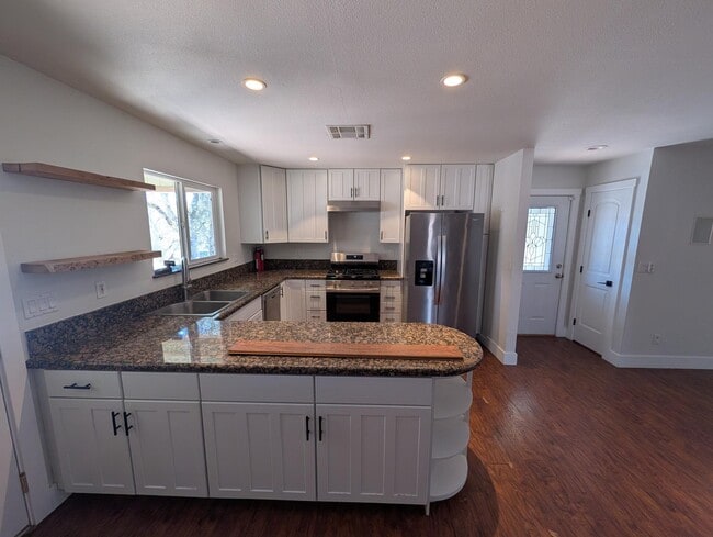 Building Photo - 35880 Sage Ln