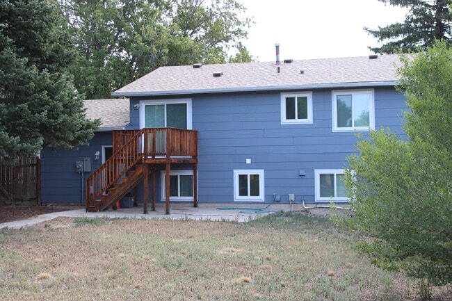 Building Photo - 2080 Poteae Cir