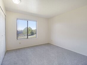 Building Photo - Gull Prairie/Gull Run Apartments and Townhomes