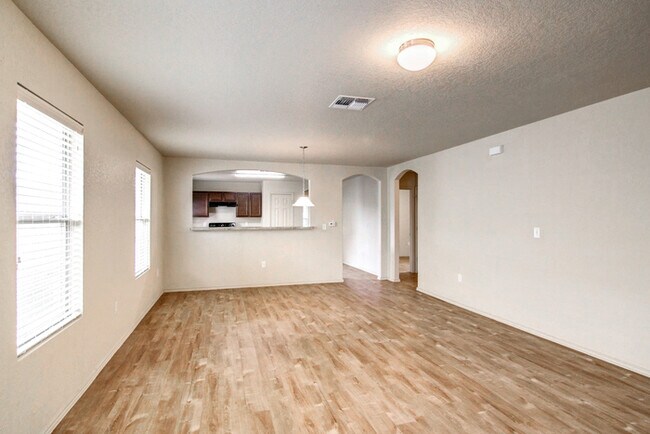 Foto del edificio - Enclave at Northeast Crossing - 5819 Camie...