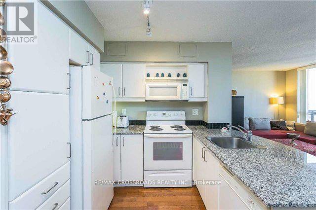 Building Photo - 33-2733 Sheppard Ave W
