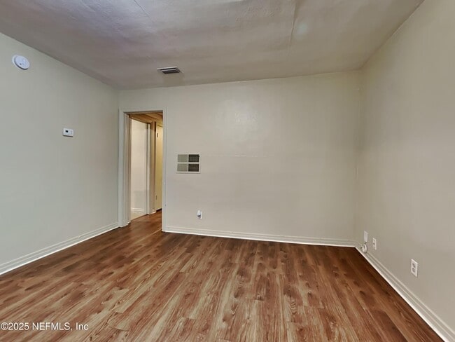 Foto del edificio - 5131 Dugdale Rd