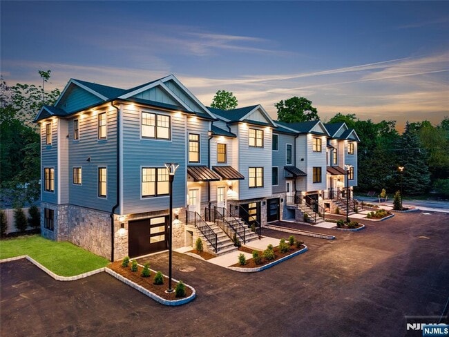 Building Photo - 72 Lake