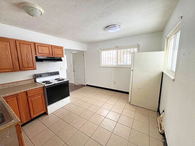 Foto del edificio - 3 bedrooms 1 bathrooms house for rent