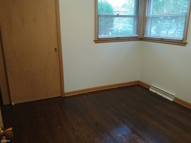 Building Photo - 3 br, 1 bath  - 3239 S 76th St Apt 1
