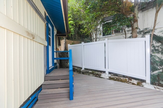 Building Photo - BK-1520