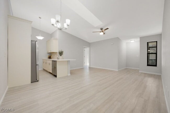 Building Photo - 5113 SW 15th Pl